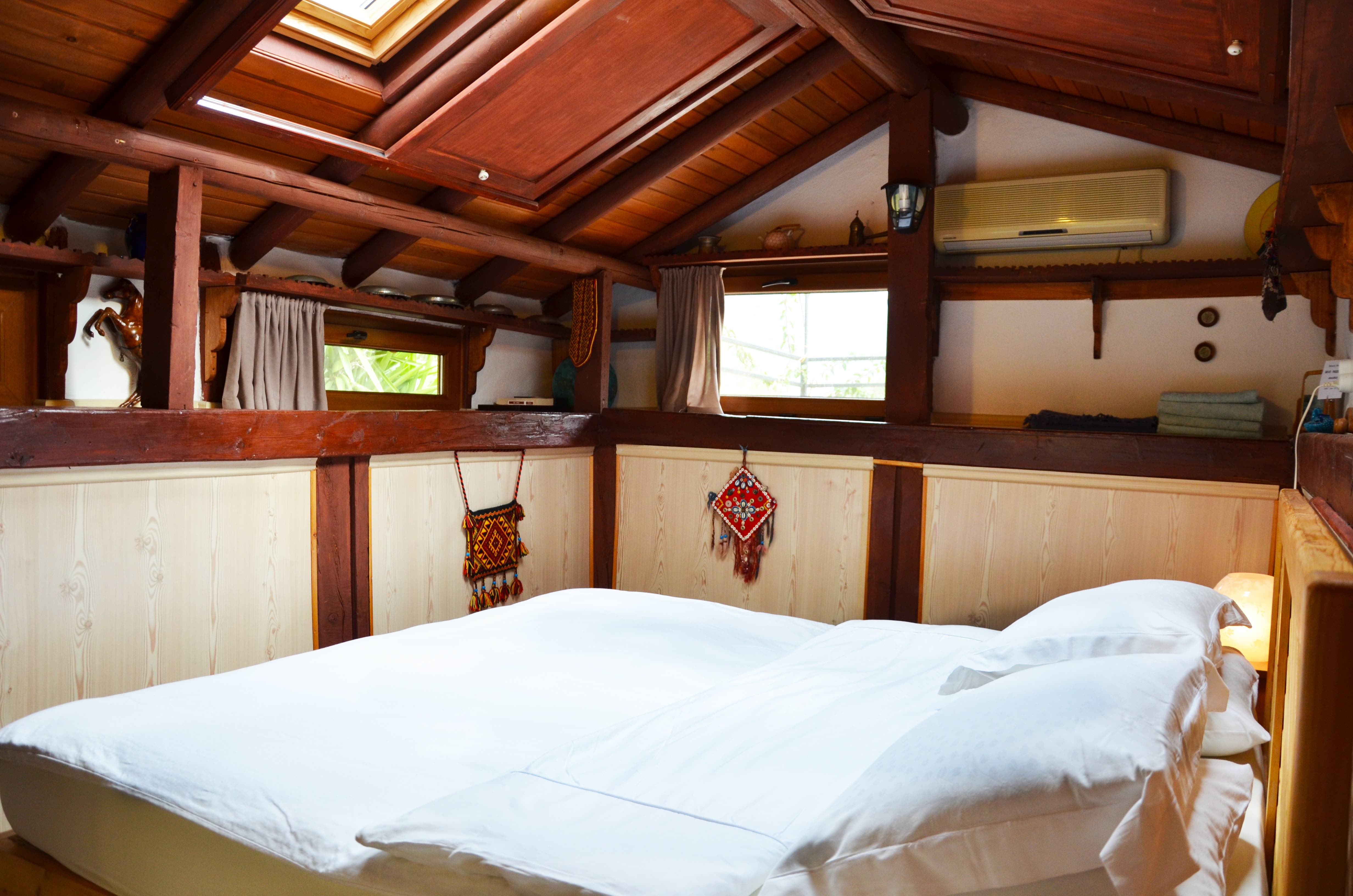 bed bedroom